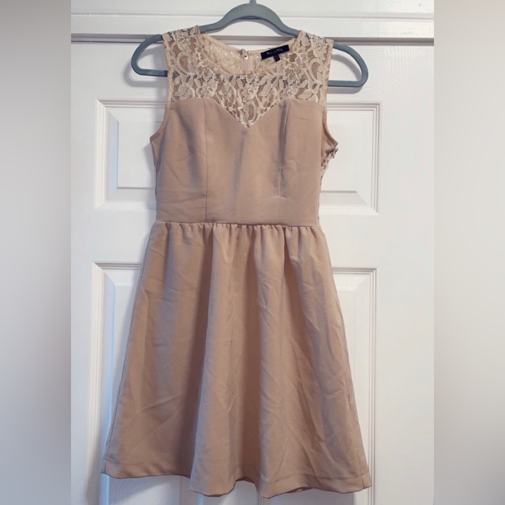 Small dress with lace detail